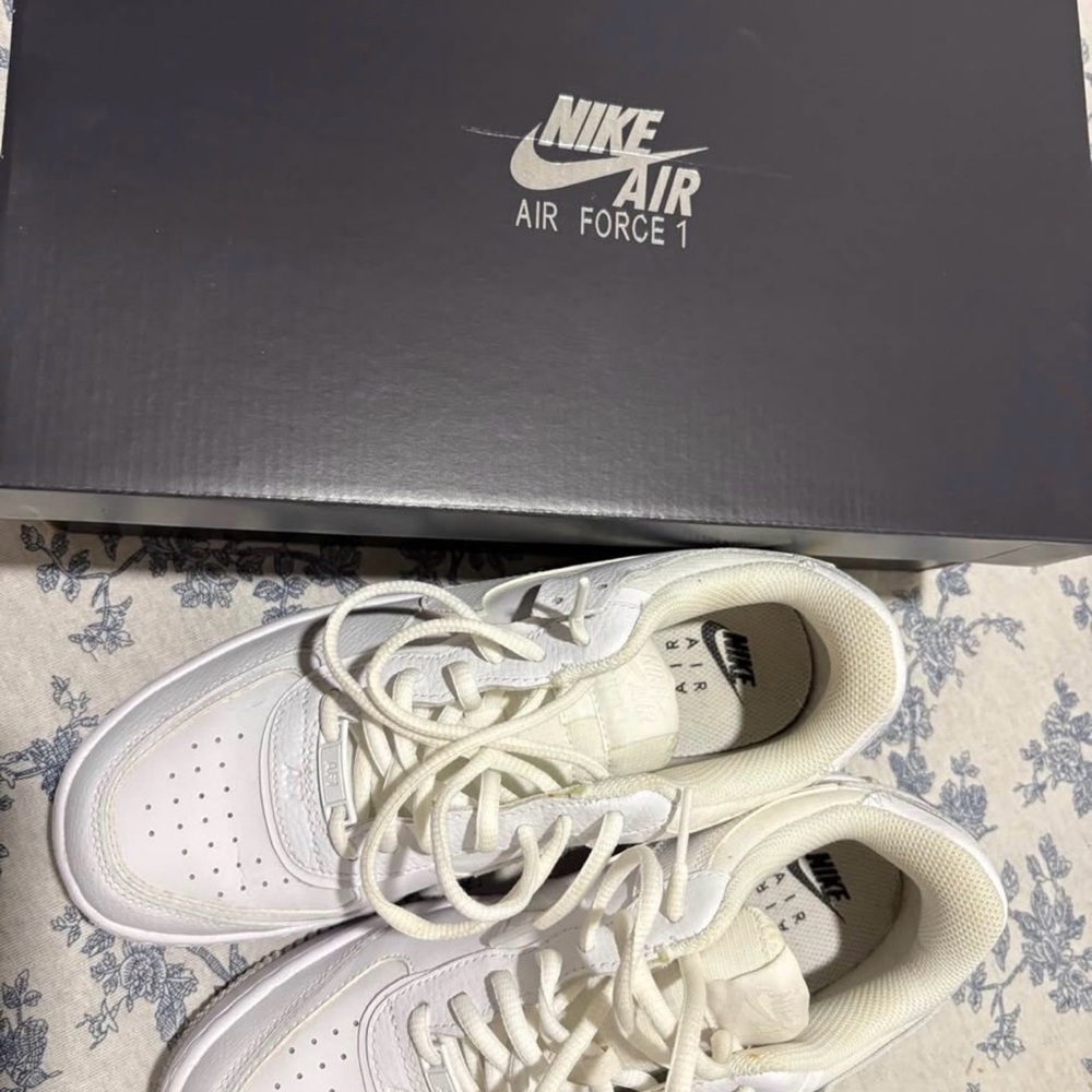 Nike White Air Force 1 Low Top Sneakers